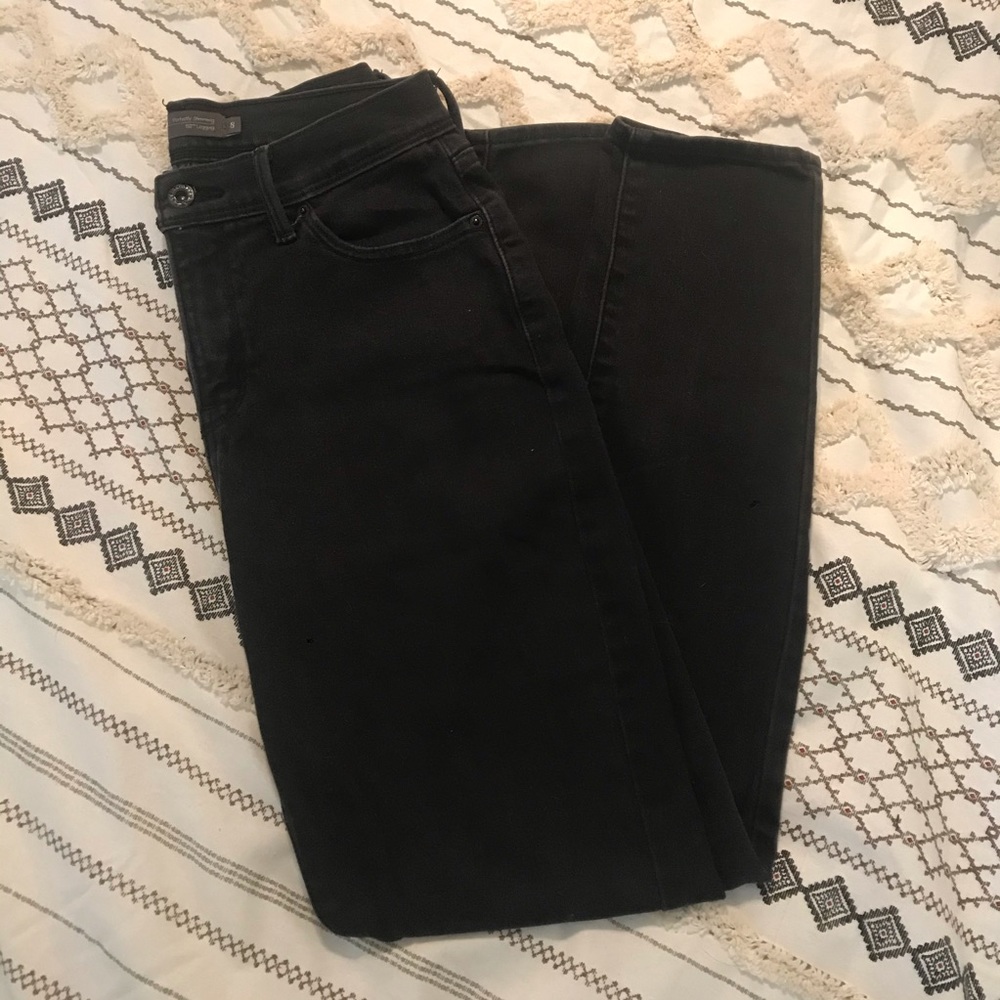 ✨FLASH SALE✨ Black High-Waisted Levi’s